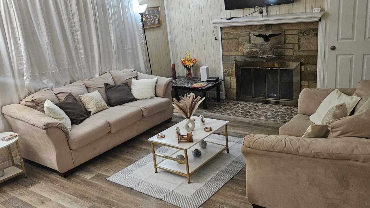 Photo of Livingroom in Elmont
