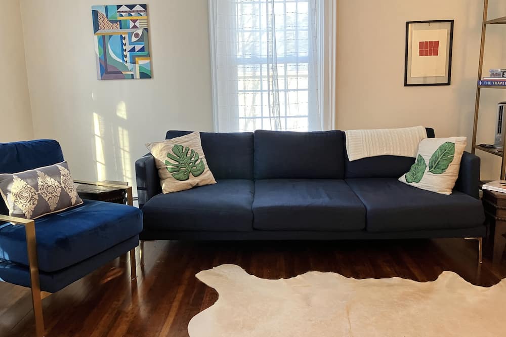Photo of Livingroom in North Adams