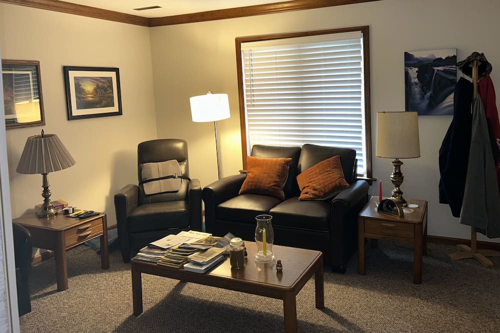 Photo of Livingroom in Manlius