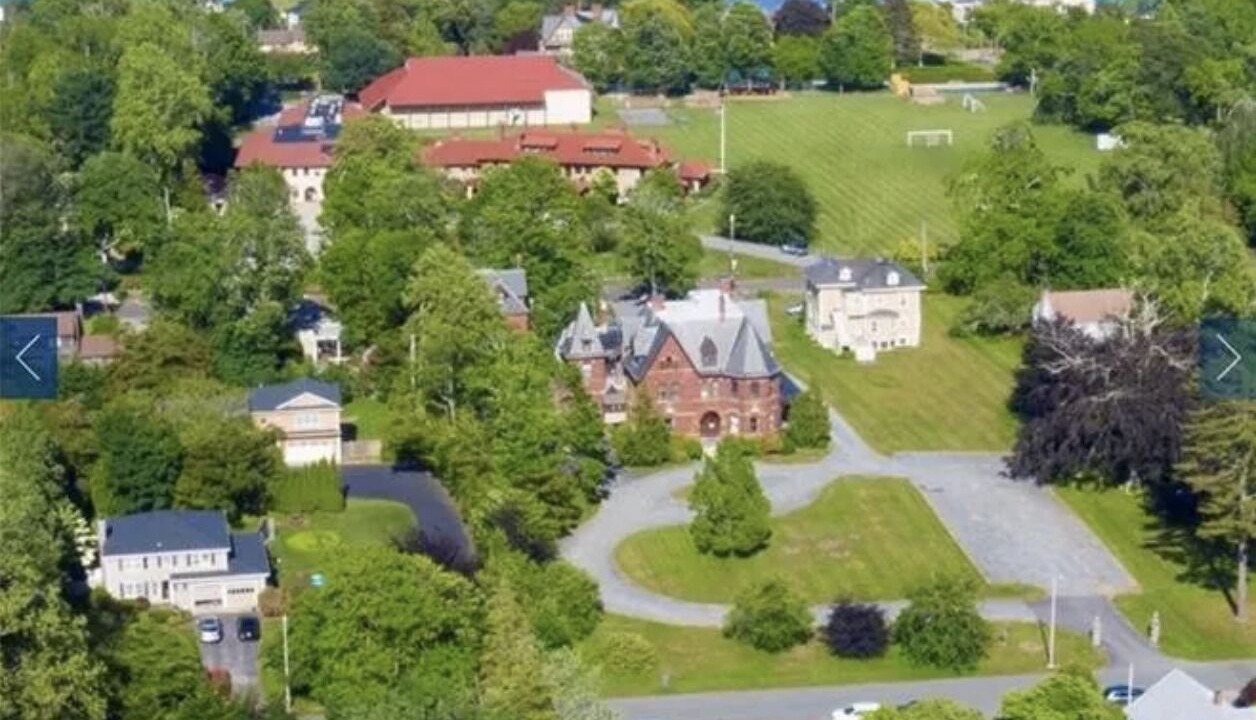 Photo of Outdoor in Top of the Hill