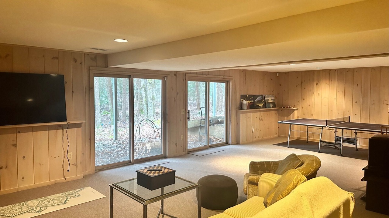 Photo of Livingroom in Sandisfield