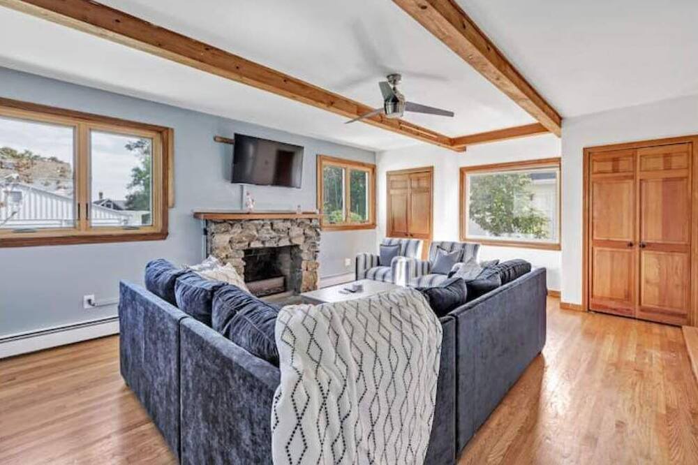 Photo of Livingroom in Milford