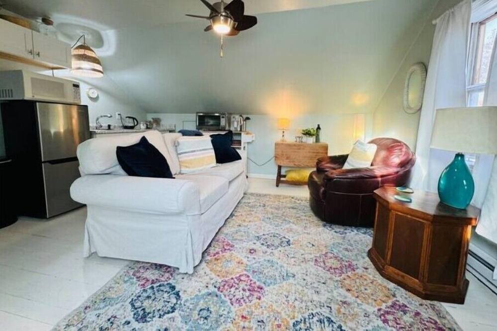 Photo of Livingroom in Wallingford Center