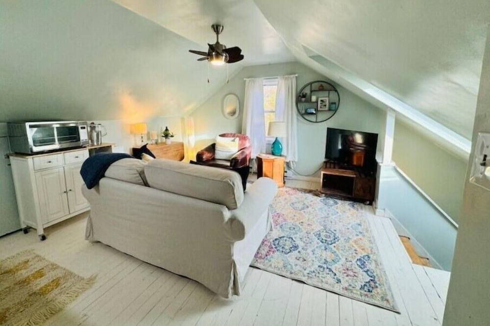 Photo of Bedroom in Wallingford Center