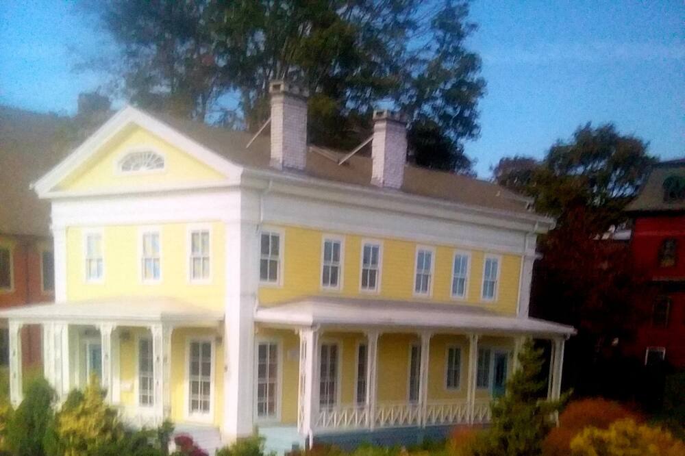 Photo of Outdoor in New London