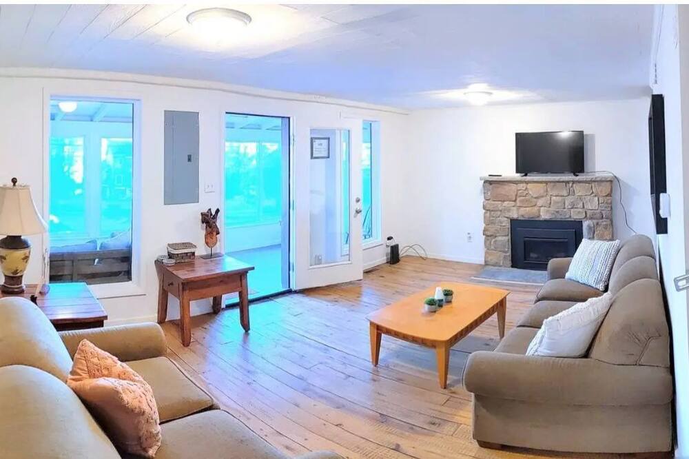 Photo of Livingroom in Lake Harmony Estates