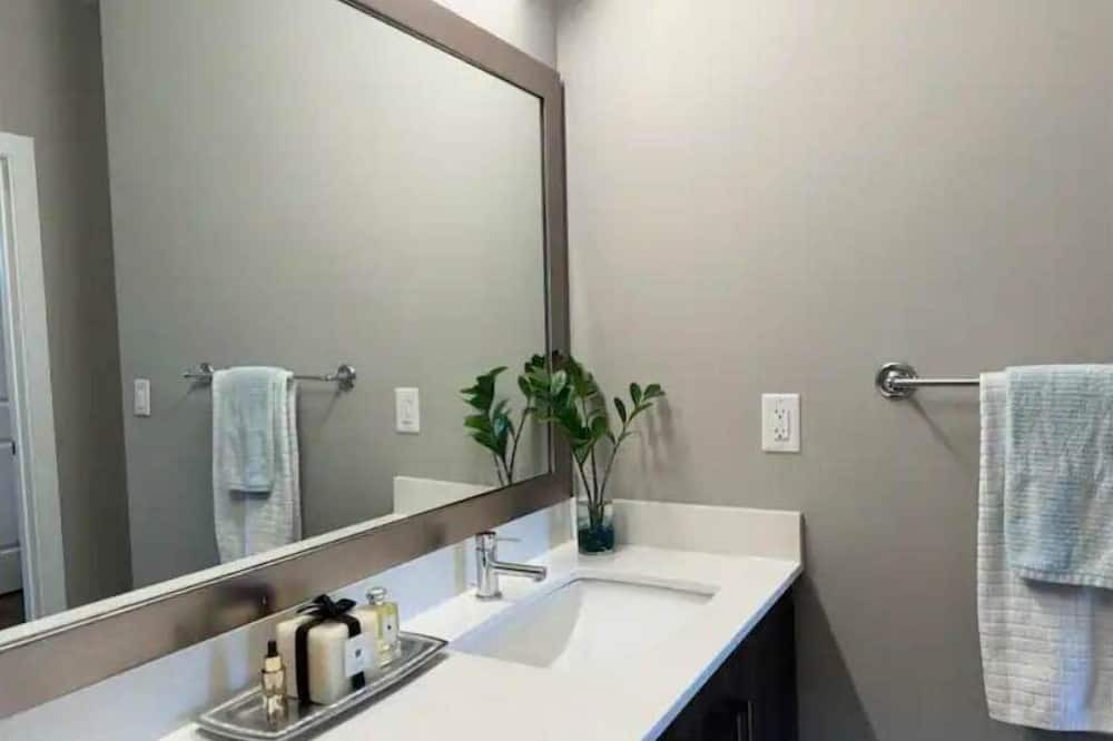 Photo of Bathroom in Great Neck