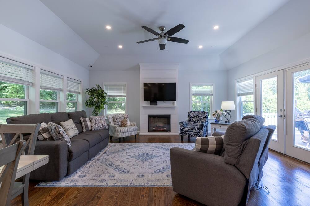 Photo of Livingroom in Shelton