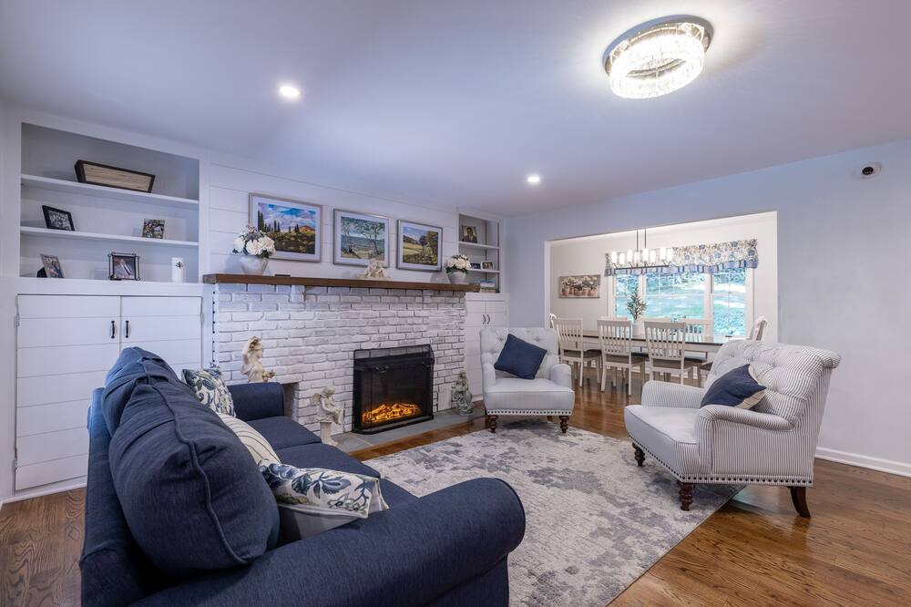 Photo of Livingroom in Shelton