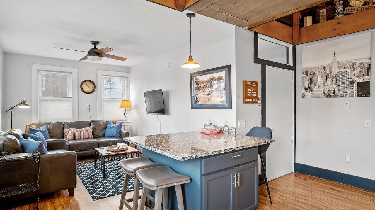 Photo of Livingroom in Downtown