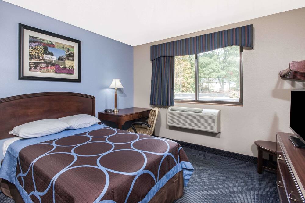 Photo of Bedroom in Gardner