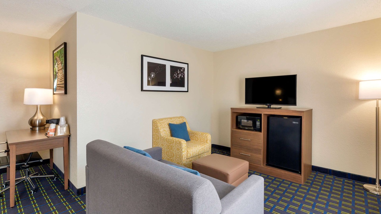 Photo of Bedroom in Lee