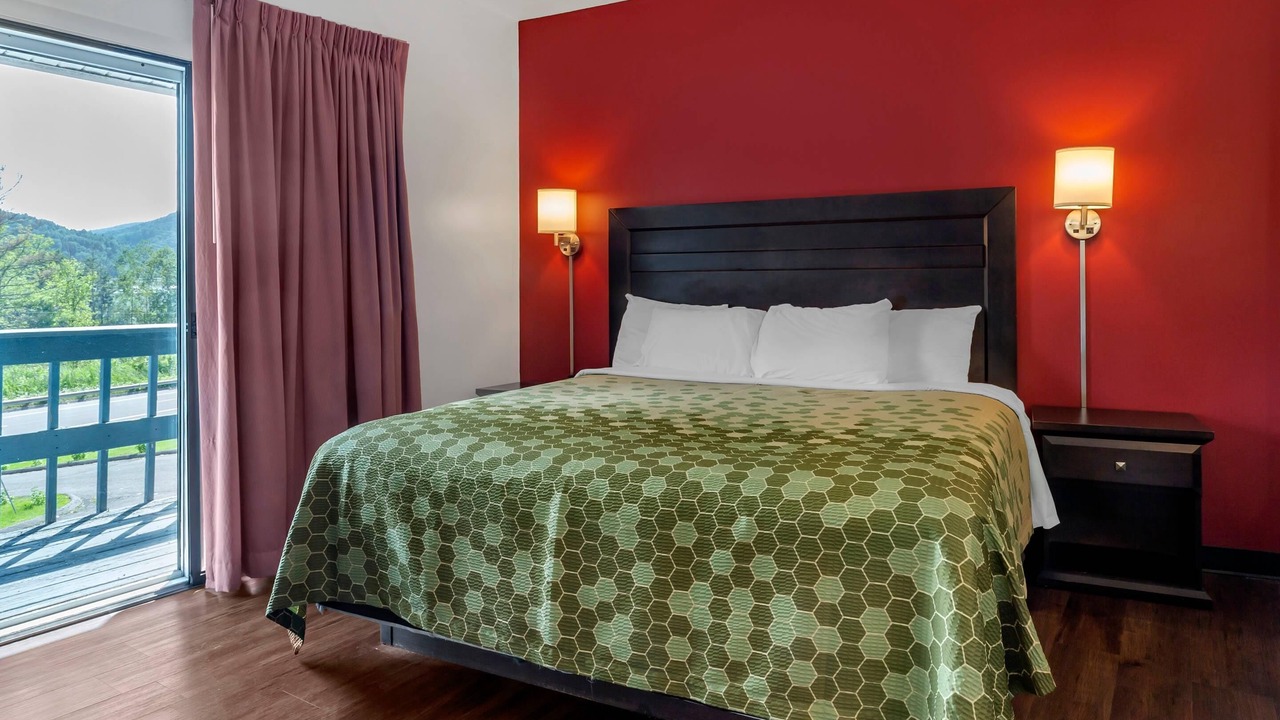 Photo of Bedroom in Lee