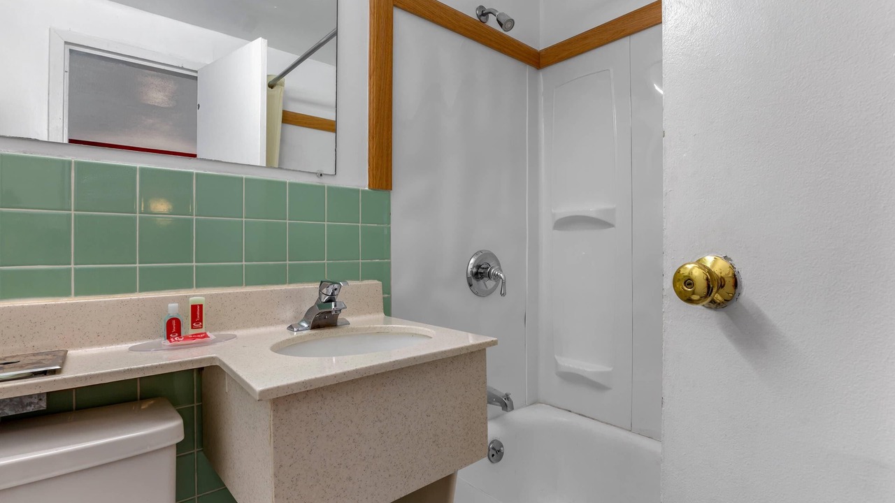Photo of Bedroom in Lee