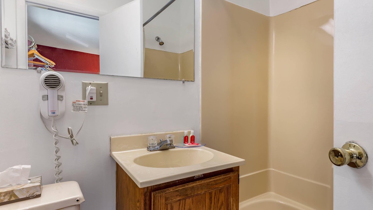 Photo of Bedroom in Lee