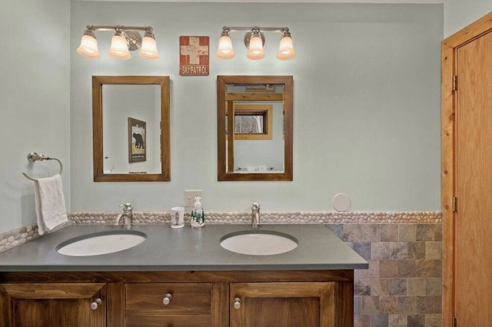 Photo of Bathroom in Stowe Hollow