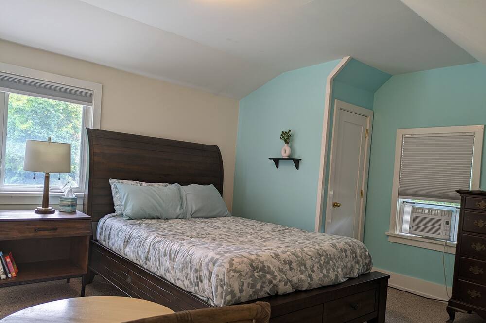 Photo of Bedroom in Lee