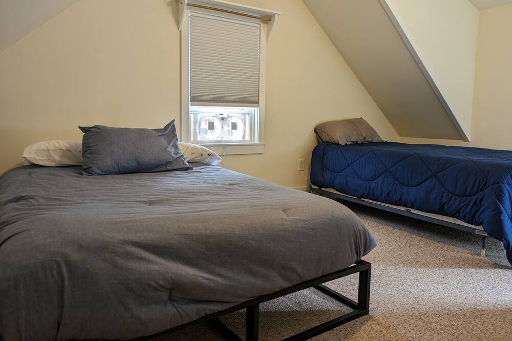 Photo of Bedroom in Lee
