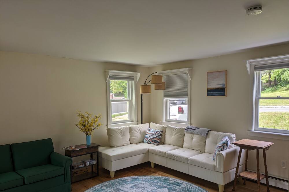 Photo of Livingroom in Lee