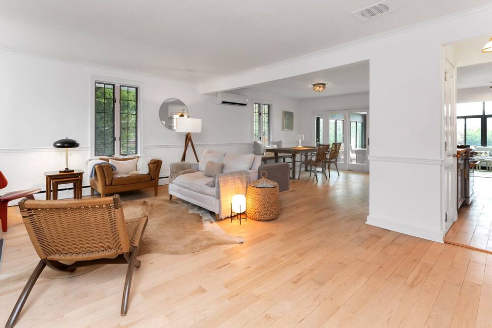 Photo of Livingroom in Norwalk
