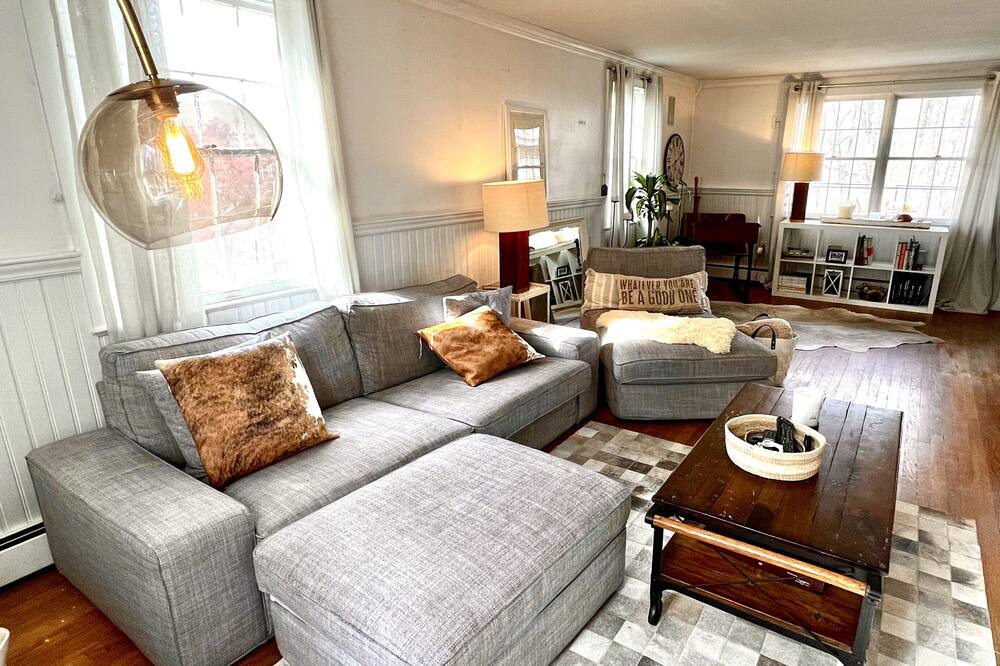 Photo of Livingroom in Canton