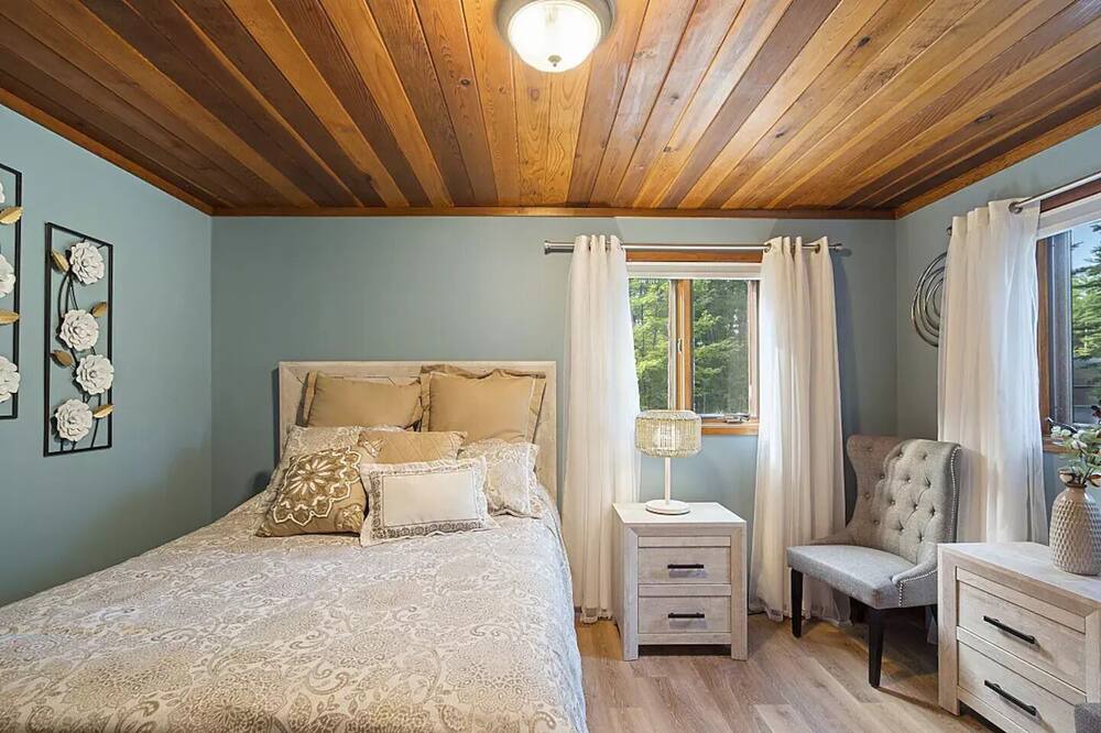 Photo of Bedroom in Silver Lake