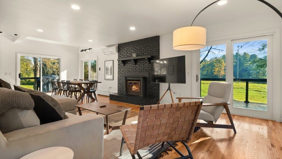 Photo of Livingroom in North Egremont