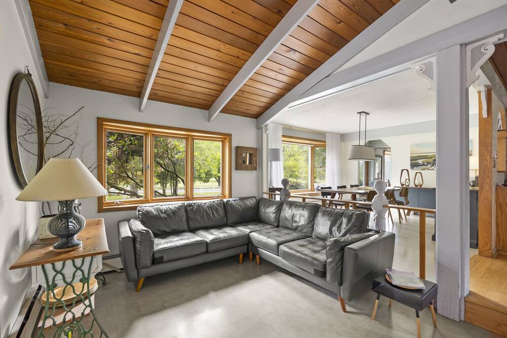 Photo of Livingroom in Hudson