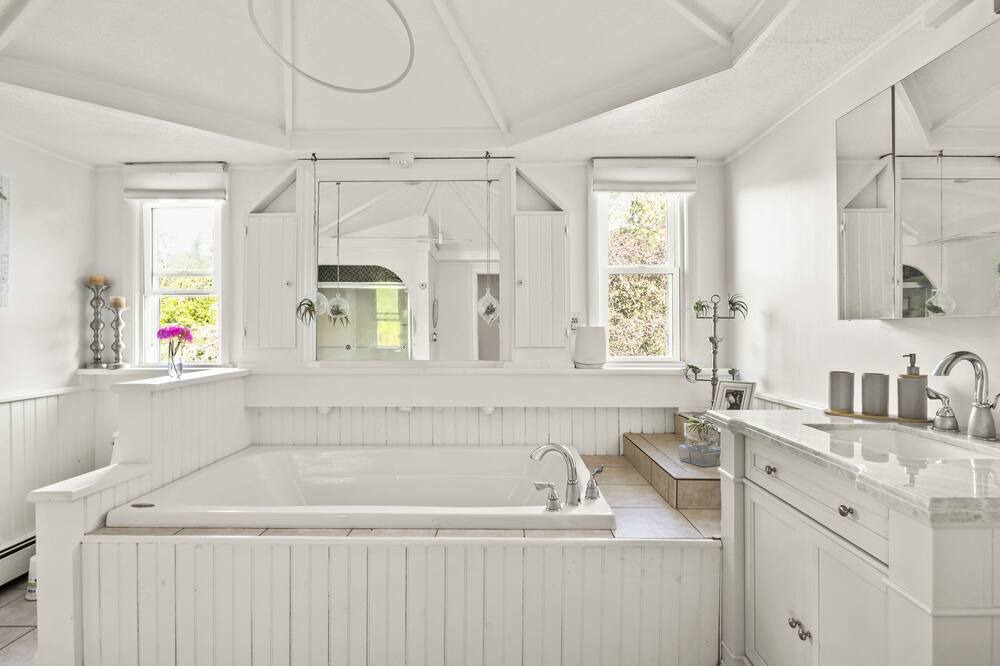 Photo of Bathroom in Hudson