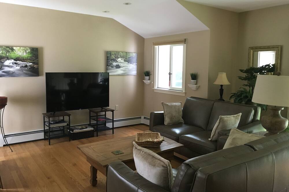 Photo of Livingroom in Glastonbury