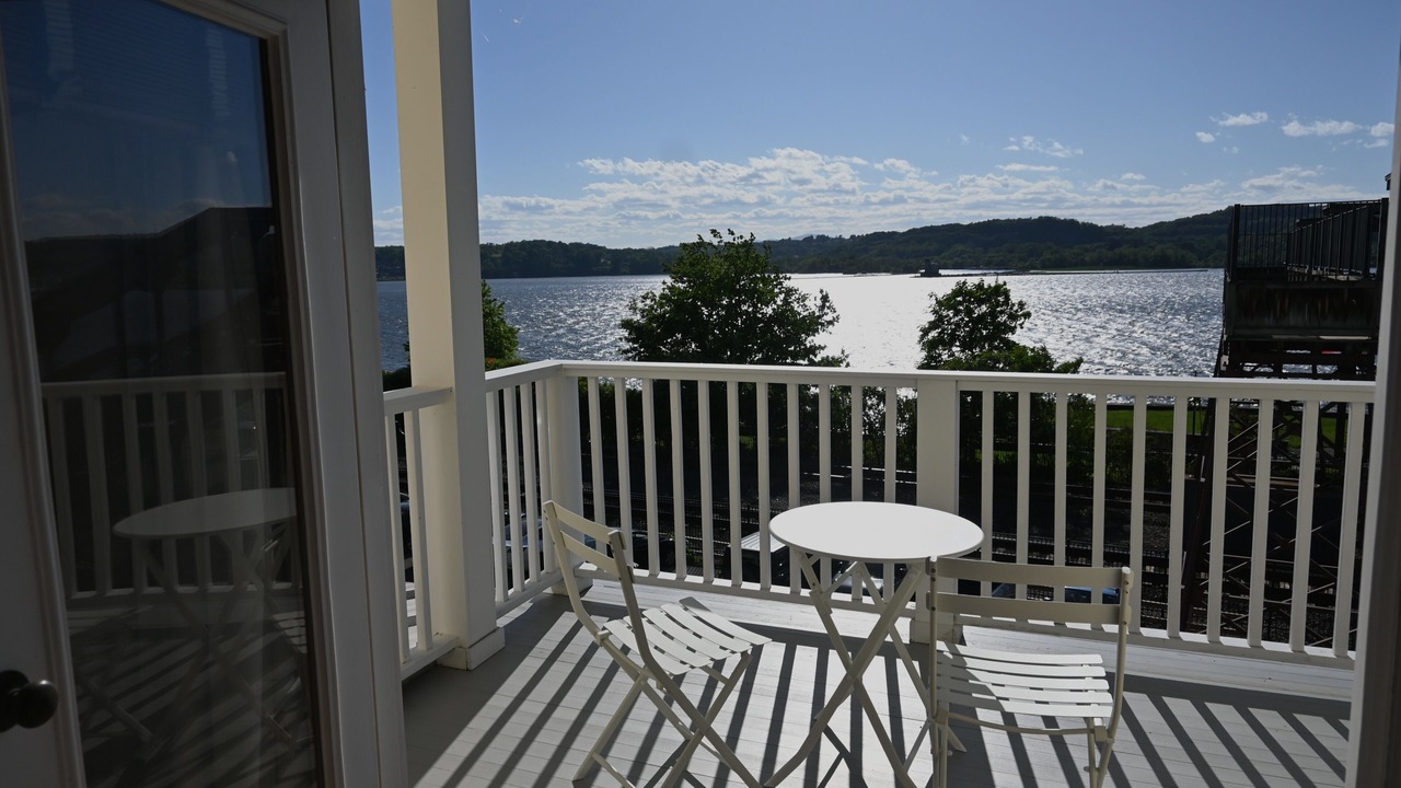 Photo of Patio Balcony in Rhinecliff