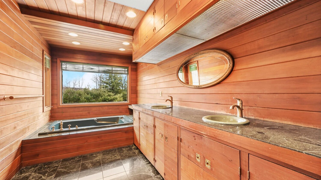 Photo of Bathroom in Redding Ridge
