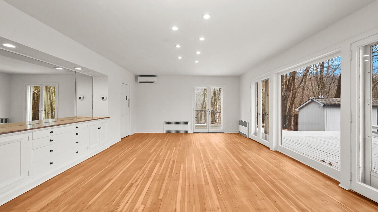 Photo of Bedroom in Redding Ridge