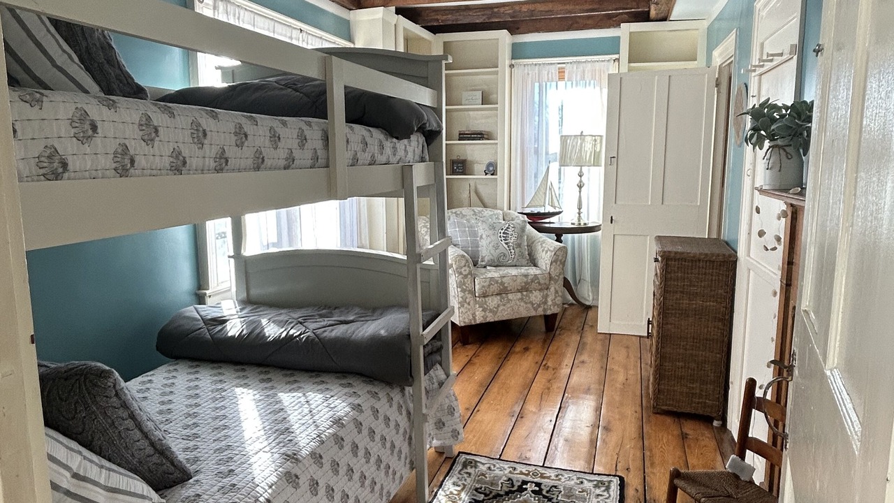 Photo of Bedroom in Clinton