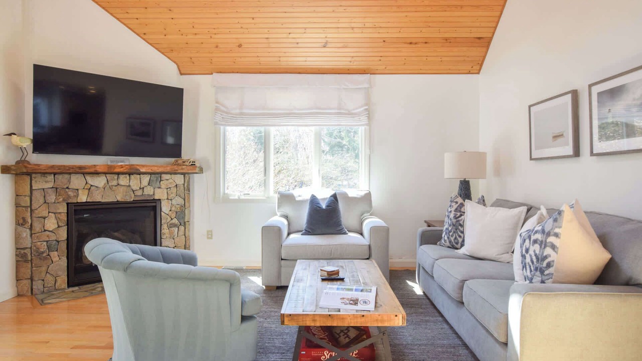 Photo of Livingroom in North Eastham