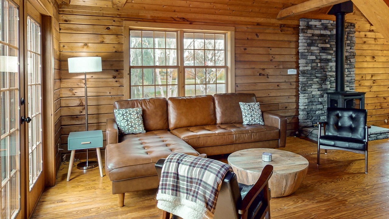 Photo of Livingroom in Town of Torrey