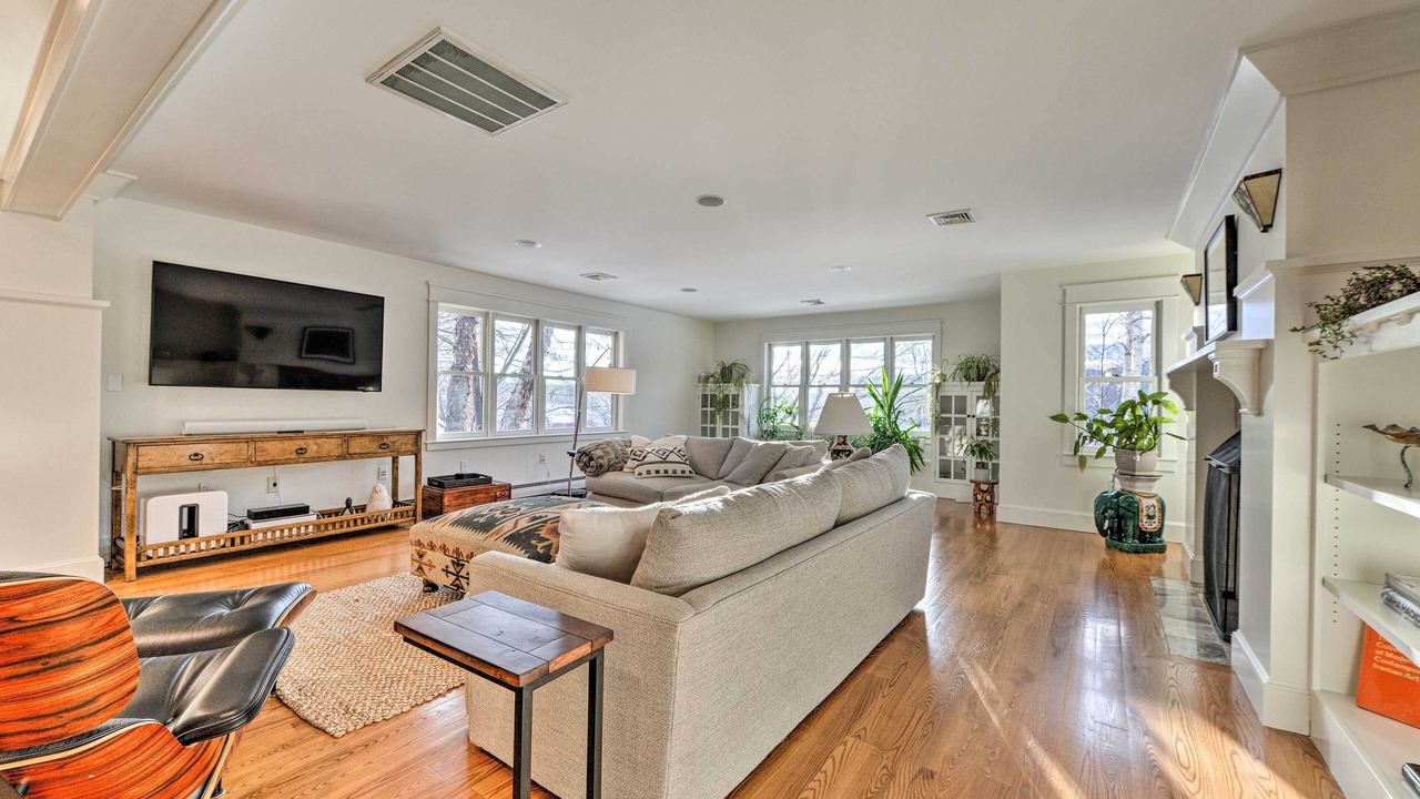 Photo of Livingroom in Surry