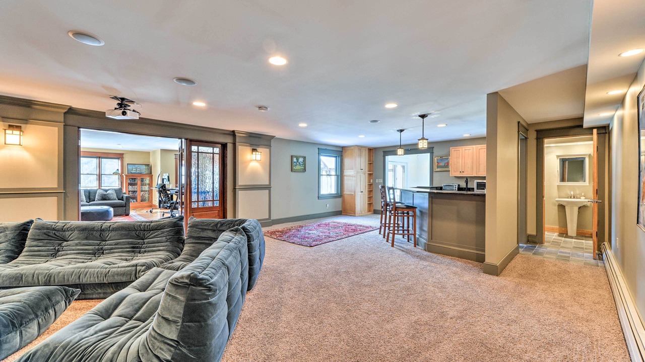 Photo of Livingroom in Surry