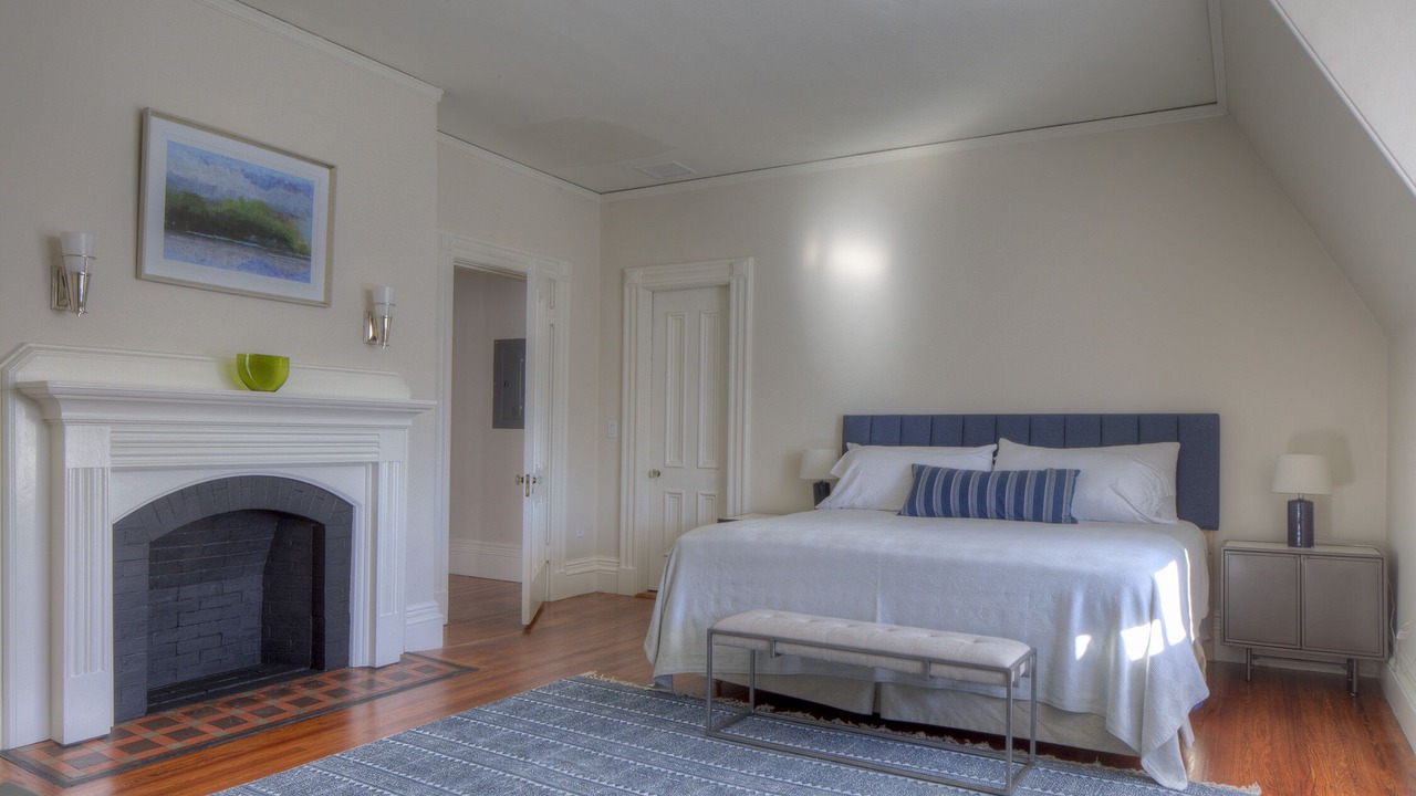 Photo of Bedroom in Top of the Hill