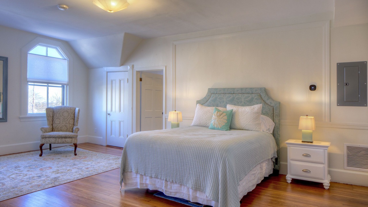 Photo of Bedroom in Top of the Hill