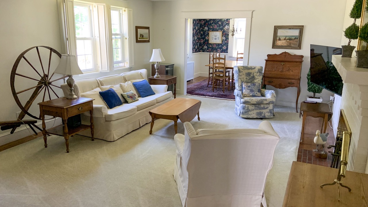 Photo of Livingroom in Easton's Point