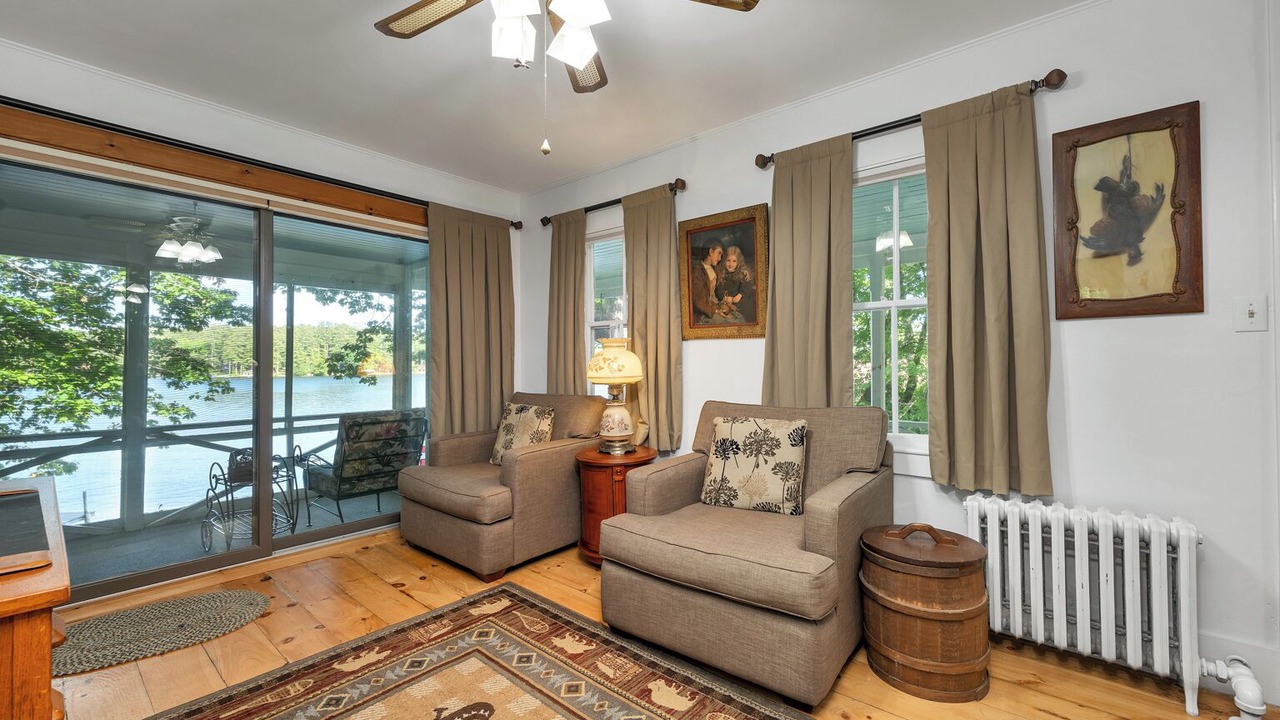 Photo of Livingroom in Tuftonboro