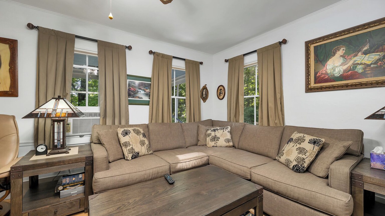 Photo of Livingroom in Tuftonboro