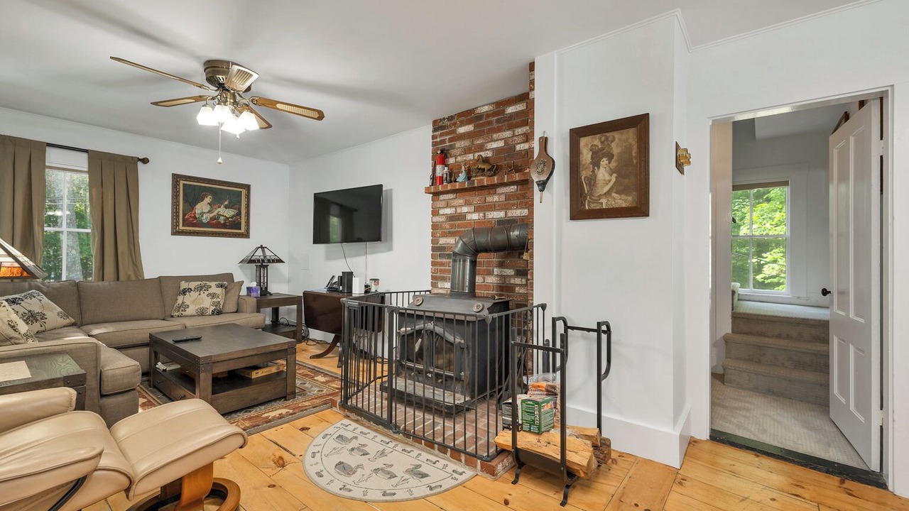 Photo of Livingroom in Tuftonboro