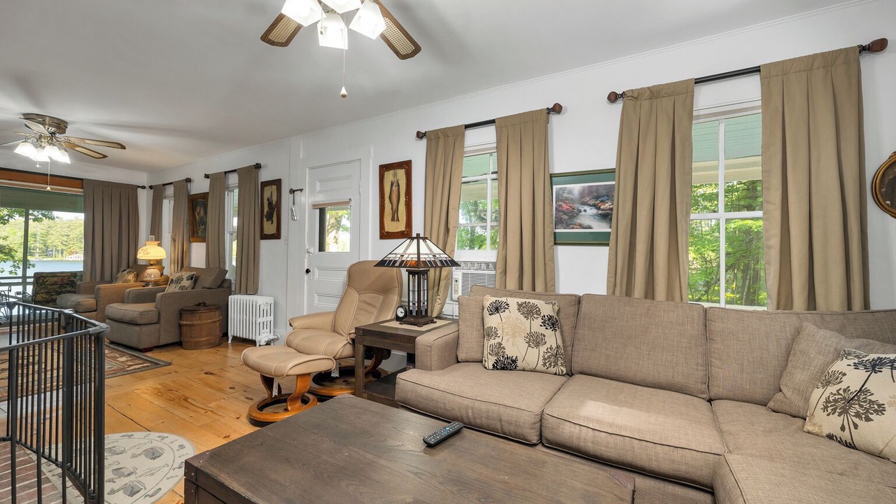 Photo of Livingroom in Tuftonboro