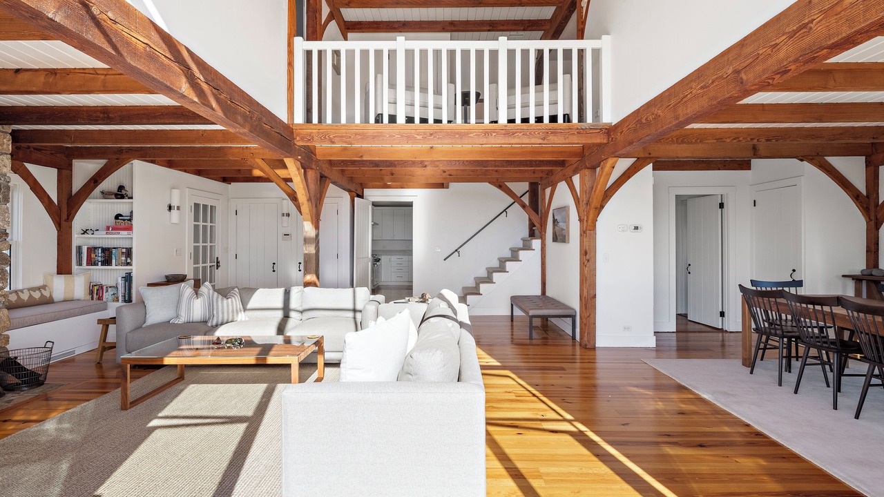 Photo of Livingroom in Chilmark
