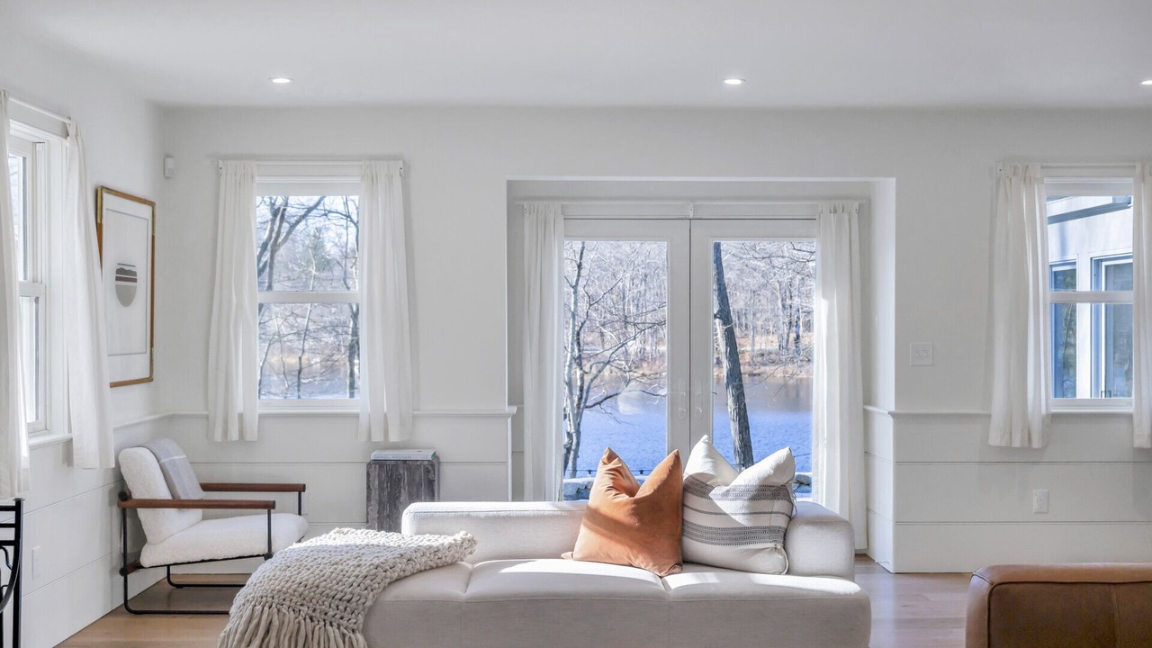 Photo of Livingroom in Bantam