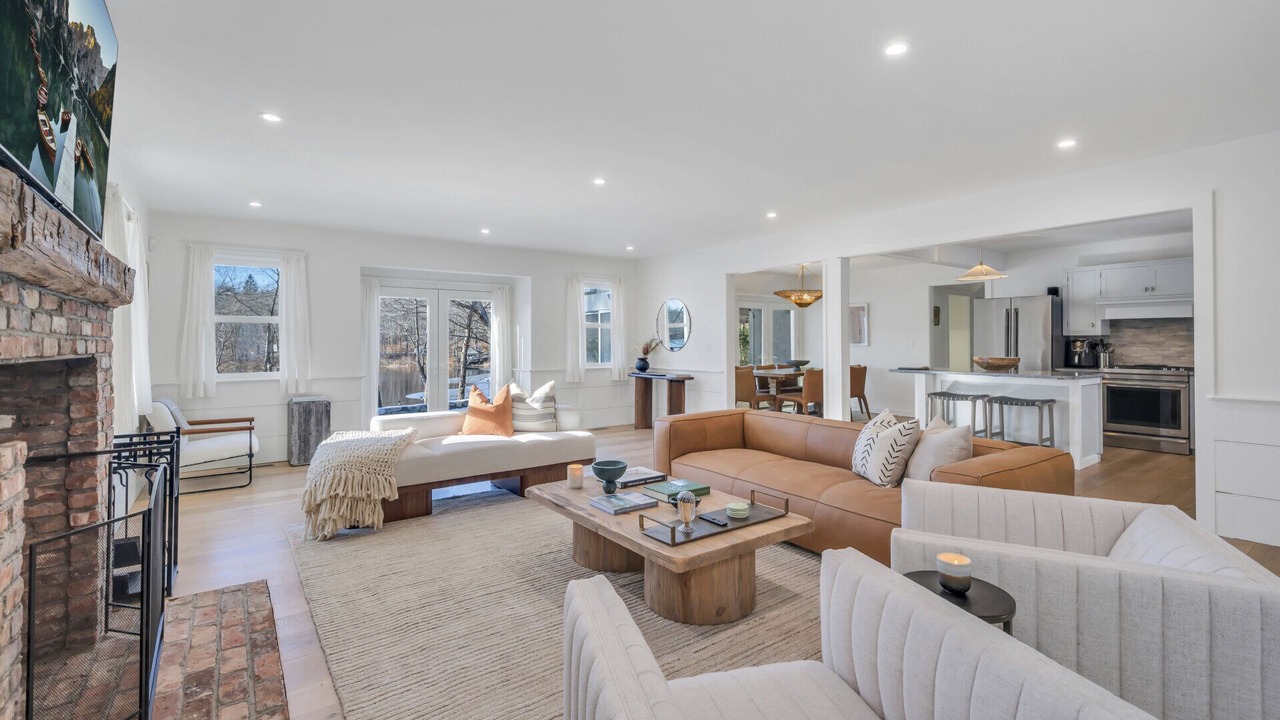 Photo of Livingroom in Bantam
