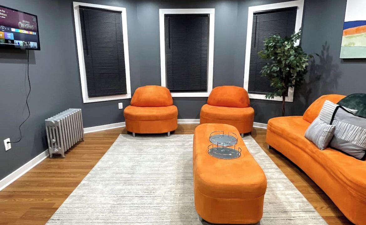 Photo of Livingroom in Orange
