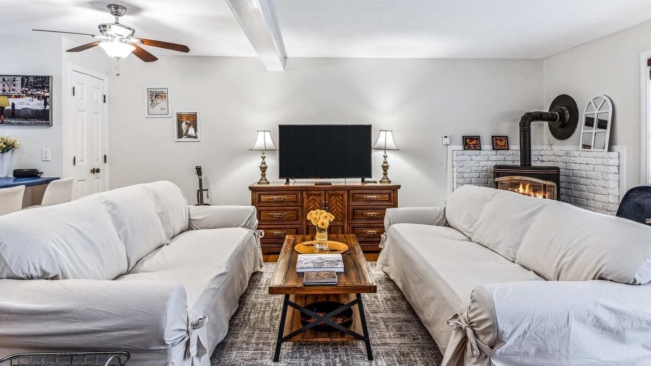 Photo of Livingroom in West Hartford